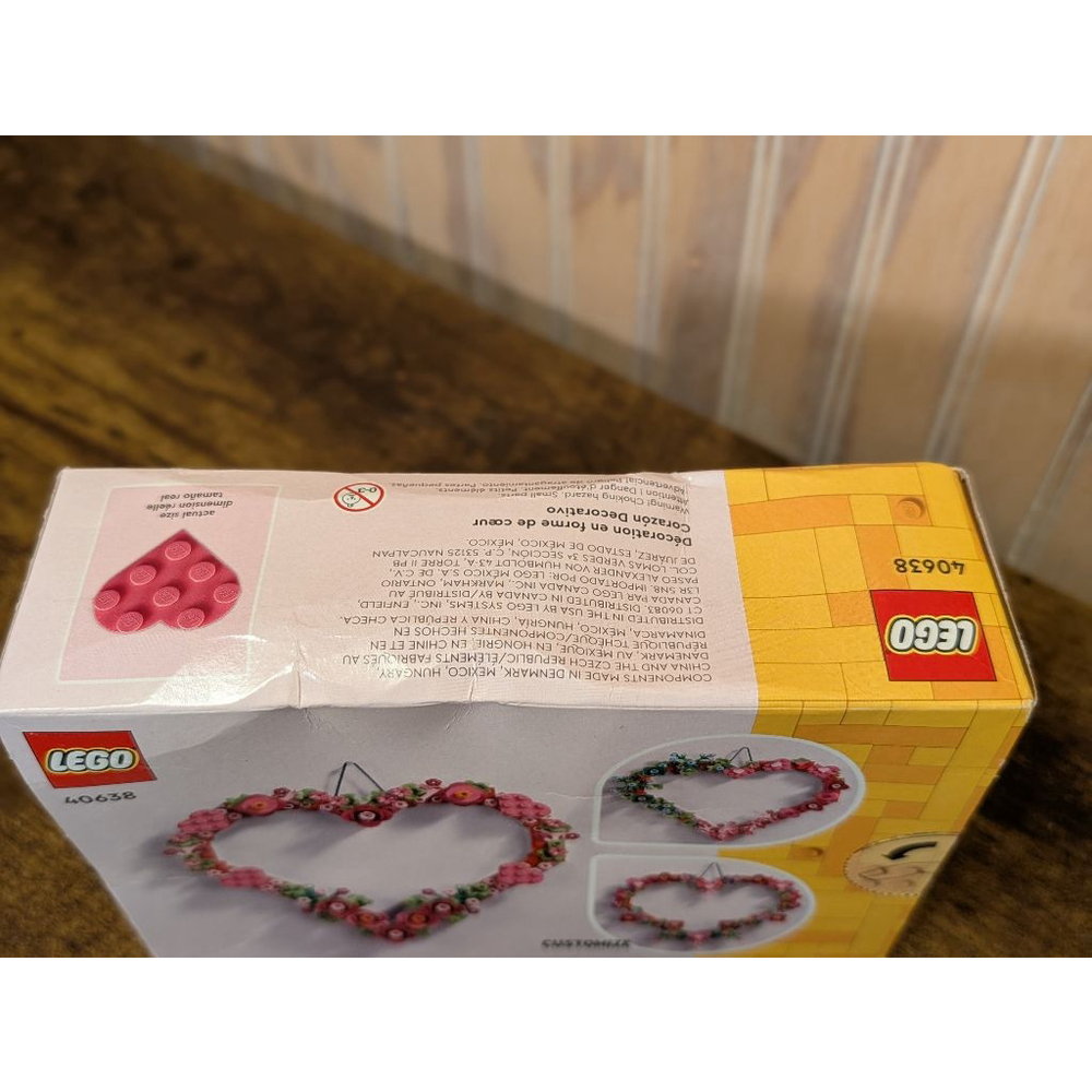 NIB LEGO 7" Heart Wreath Set Sealed - Picture 2 of 9